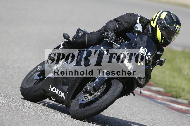 /Archiv-2025/09 22.04.2025 Cornu Master School ADR/rot-rouge/34